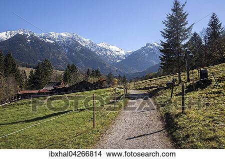 Picture - Wanderweg und Kutschenmuseum Hinterstein, hinten die Allgauer Alpen, Hinterstein, Allgau, Bayern, Deutschland, Europa. Fotosearch