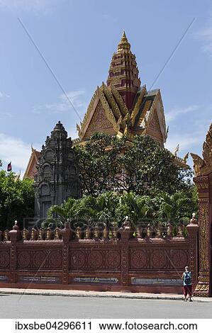 Wat Ounalom am Sisowath Quay, Phnom Penh, Kambodscha, Asien View Large Photo Image Stock Image - Wat Ounalom am Sisowath Quay, Phnom Penh, Kambodscha, Asien. Fotosearch
