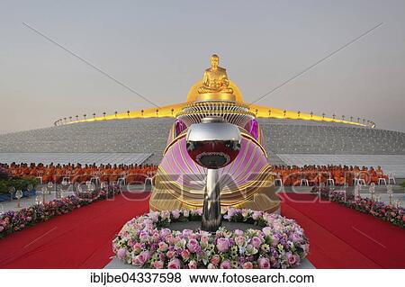 Stock Photo - Wat Phra Dhammakaya temple, Golden statue of Phra Mongkol Thepmuni in front of the Chedi Mahadhammakaya Cetiya, Phramongkolthepmuni, Khlong Luang District, Pathum Thani, Bangkok, Thailand, Asia *** IMPORTANT: Image may not be used in a negative.... Fotosearch