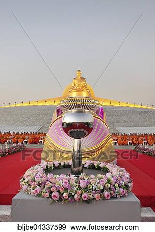 Wat Phra Dhammakaya Temple Golden Statue Of Phra Mongkol Thepmuni In Front Of The Chedi Mahadhammakaya Cetiya Phramongkolthepmuni Khlong Luang District Pathum Thani Bangkok Thailand Asia Important Image May Not Be