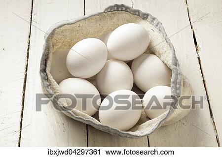 Stock Image - Weisse Eier in Stoffkorb. Fotosearch