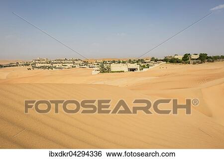 Wusten Resort Hotel Anantara Qasr Al Sarab, umgeben von hohen Sanddunen, Oase Liwa, Al Gharbia, Leeres Viertel, Empty Quarter, Sandwuste Rub al-Chali, auch Rub al-Khali, Vereinigte Arabische Emirate, Asien View Large Photo Image Stock Photograph - Wusten Resort Hotel Anantara Qasr Al Sarab, umgeben von hohen Sanddunen, Oase Liwa, Al Gharbia, Leeres Viertel, Empty Quarter, Sandwuste Rub al-Chali, auch Rub al-Khali, Vereinigte Arabische Emirate, Asien. Fotosearch