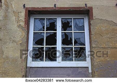 Zerbrochene Fensterscheibe, kaputte einzelner Glaser in einem Sprossenfenster, sanierungsbedurftig, verfallen, Altbau, Sachsen, Deutschland, Europa View Large Photo Image Stock Image - Zerbrochene Fensterscheibe, kaputte einzelner Glaser in einem Sprossenfenster, sanierungsbedurftig, verfallen, Altbau, Sachsen, Deutschland, Europa. Fotosearch