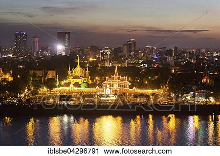 Stock Image - Panoramic view from Sokha Hotel, Royal Palace, illuminated throne hall, Preah Chan Chhaya Thineang or Moonlight Pavilion at Sisowath Quay, Tonle Sap River waterfront, dusk, skyline, Phnom Penh, Cambodia, Asia. Fotosearch