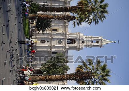 Stock Image - Cathedral, Basilica Catédral de Santa María at the Plaza de Armas, Arequipa, Arequipa region. Fotosearch