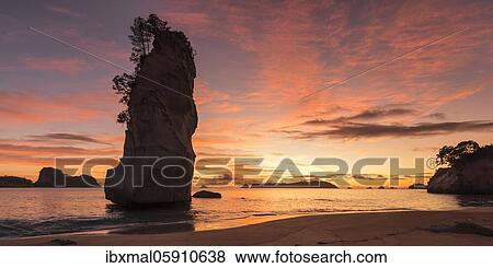 Stock Photo - Cathedral Cove, Oceania, Cathedral Cove Marina Reserve, Coromandel Peninsula, Waitako, North Island, New Zealand, Oceania. Fotosearch