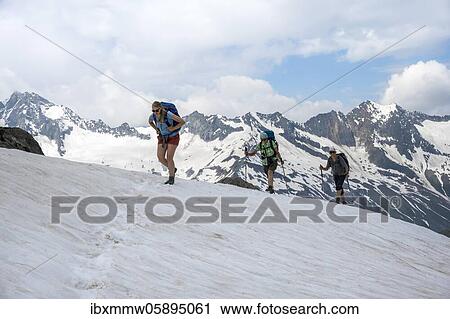 Stock Image - Hikers on the ascent of Schneefeld to the Mörchnerscharte, Berliner Höhenweg, Zillertal Alps, Zillertal, Tyrol, Austria, Europe. Fotosearch