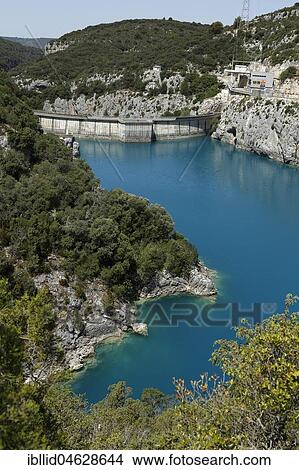 Picture - Lake Sainte-Croix mit Staumauer, Point de Sainte-Croix, Le Verdon, Gorges du Verdon, Alpes-de-Haute-Provence Department, Frankreich. Fotosearch