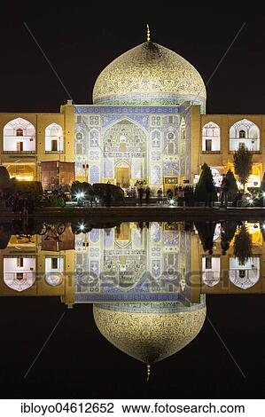 Stock Image - Masjed-e Sheikh Lotfollah or Sheikh Lotfollah Mosque at night, Naqsh-e Jahan or Imam Square, Esfahan, Iran, Asia. Fotosearch