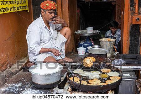 Stock Image - A man is preparing savoury fried snacks at a street kitchen, Pushkar, Rajasthan, India, Asia. Fotosearch
