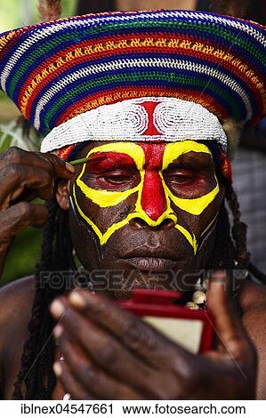 Stock Image - Preparation of the highland tribes, Hooks Ambe group, for the big yearly Sing-Sing of Goroka, Goroka, Papua New Guinea, Oceania. Fotosearch