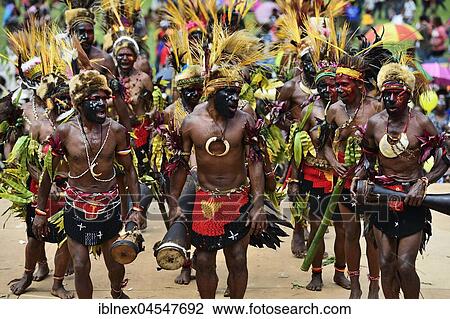 Stock Image - The highland tribes presenting themselves at the annual Sing Sing of Goroka, Papua New Guinea, Oceania. Fotosearch