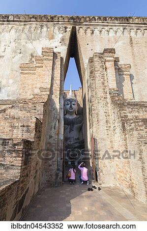 Stock Image - Wat Si Chum, Sukhothai Historical Park, Sukhothai, Thailand, Asia. Fotosearch