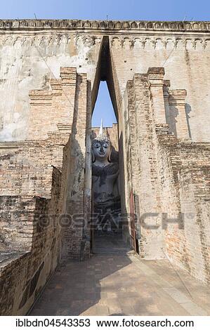 Stock Image - Wat Si Chum, Sukhothai Historical Park, Sukhothai, Thailand, Asia. Fotosearch