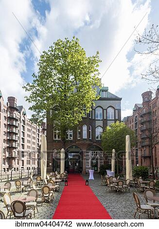 Stock Image - Moated castle, Poggenmühle Fleet, Hamburg, Germany, Europe. Fotosearch