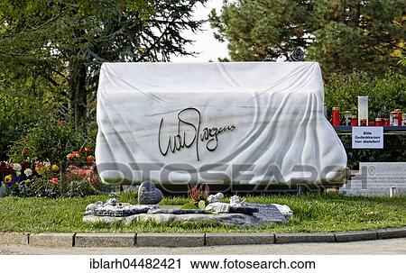 Stock Image - Grave of Udo Jürgens, Central Cemetery, Vienna, Austria, Europe. Fotosearch