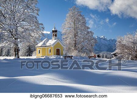 Stock Image - Maria Rast Chapel on the Humpback Meadows with Wetterstein Mountains, Krün, Werdenfelser Land, Upper Bavaria, Bavaria, Germany, Europe. Fotosearch