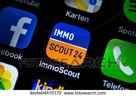 Stock Image - Smartphone screen display with Facebook, ImmoScout24, Phone and Map app icons. Fotosearch