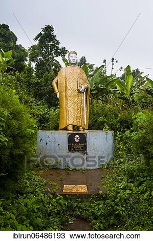Stock Image - Sultan statue, large chiefdom, Bandjoun palace, near Foumban, Cameroon, Africa. Fotosearch