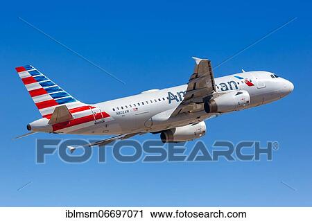Stock Image - An Airbus A319 aircraft of American Airlines with registration number N802AW at Phoenix Airport, USA, North America. Fotosearch