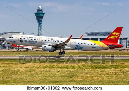 Stock Image - An Airbus A321 aircraft of Capital Airlines with registration number B-8188 at Guangzhou airport, China, Asia. Fotosearch