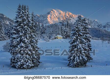Stock Image - Chapel Maria Rast at the Buckelwiesen with Wörner 2474m in the Karwendel mountains at evening sun, Krün, Werdenfelser Land, Upper Bavaria, Bavaria, Germany, Europe. Fotosearch