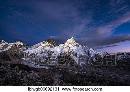 Stock Image - Sunset view from Kala Patthar of Mount Everest, Chomolungma, Sagarmatha, 8848m, and Nuptse West Flank, 7861m, with Khumbu Glacier, Sagarmatha National Park, Solu Khumbu, Nepal, Asia. Fotosearch