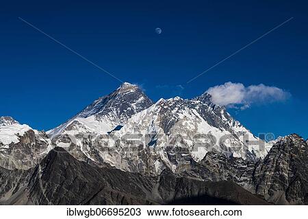 Stock Image - View in the evening light from Renjo La Pass 5417 m to the east on Himalaya with Mount Everest, 8848 m, Nuptse, 7879 m and Lhotse, 8516 m, Khumbu Himal, Himalaya, Nepal, Asia. Fotosearch