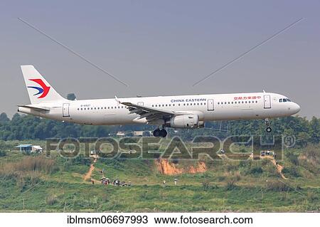 Stock Image - An Airbus A321 aircraft of China Eastern Airlines with registration number B-6927 at Chengdu Airport (CTU), Chengdu, China, Asia. Fotosearch