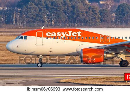 Stock Image - An EasyJet Airbus A320 with the registration G-EZPT at Malpensa airport in Milan, Italy, Europe. Fotosearch