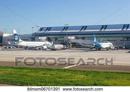 Stock Image - Boeing 737-900ER and Embraer 175 aircraft of Alaska Airlines at San Jose Airport (SJC), USA, North America. Fotosearch