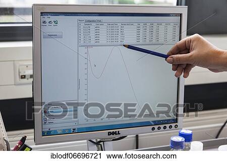 Stock Image - Evaluation of research results in the field of genetic engineering in the laboratories of the University of Duisburg-Essen. Fotosearch