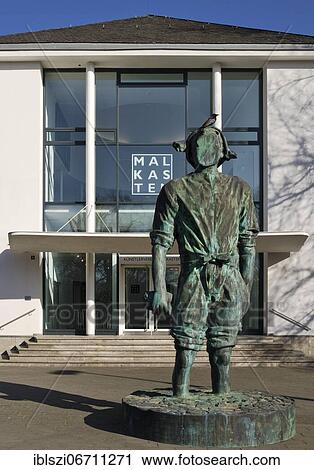 Stock Image - Hentrichhaus or Malkasten, with sculpture Man without a Face by Thomas Schütte, Düsseldorf, North Rhine-Westphalia, Germany, Europe. Fotosearch