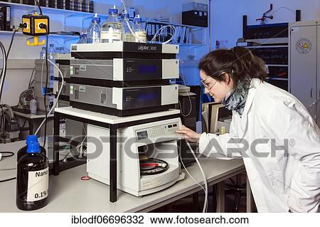 Stock Image - Laboratory Assistant at the Liquid Chromatography Analysis at the Institute for Pharmaceutical Biology and Biotechnology, Heinrich-Heine-University Düsseldorf, North Rhine-Westphalia, Germany, Europe. Fotosearch