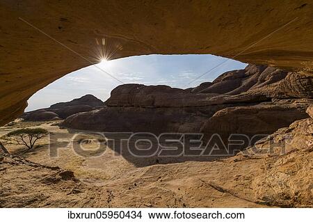 Picture - Rock arch, Ennedi plateau, Chad, Africa. Fotosearch