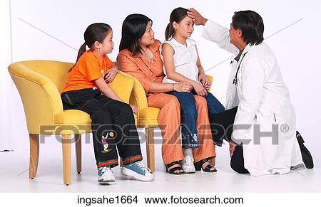 Picture - family at doctor's office BE 5. Fotosearch