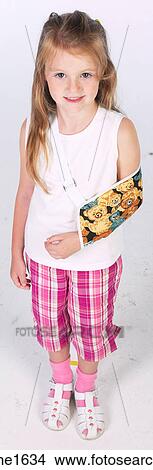 Picture - girl with broken arm BE 8. Fotosearch