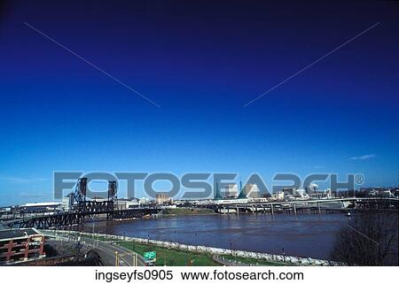 Willammette River Portland Oregon View Large Photo Image Stock Photography - Willammette River Portland Oregon. Fotosearch