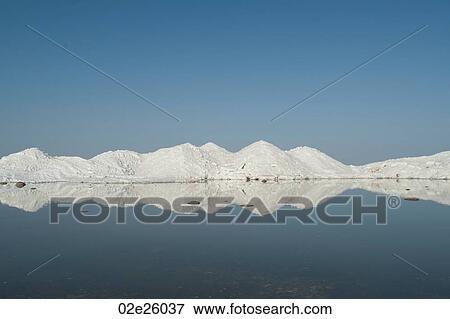 Edge of Lake Winnipeg in Gimli, Manitoba Canada View Large Photo Image Stock Photo - Edge of Lake Winnipeg in Gimli, Manitoba Canada. Fotosearch