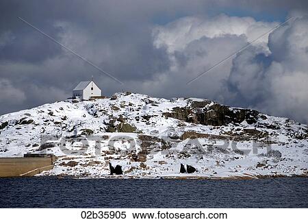 Stock Photography - House, Lake, Mountain, Serra da Estrela, Portugal. Fotosearch