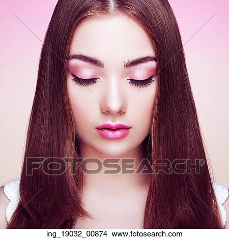 Picture - Beautiful woman face. Perfect makeup. Beauty fashion. Eyelashes. Cosmetic Eyeshadow. Fotosearch