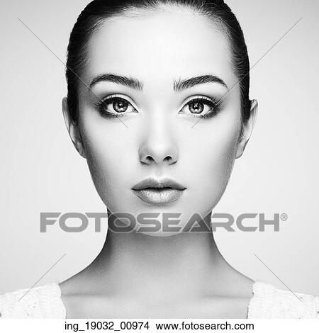 Picture - Beautiful woman face. Perfect makeup. Beauty fashion. Eyelashes. Cosmetic Eyeshadow. Fotosearch