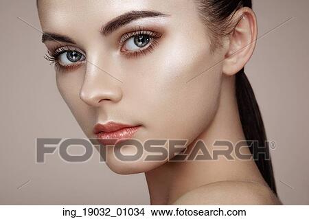 Picture - Beautiful woman face. Perfect makeup. Beauty fashion. Eyelashes. Cosmetic Eyeshadow. Highlighting. Fotosearch