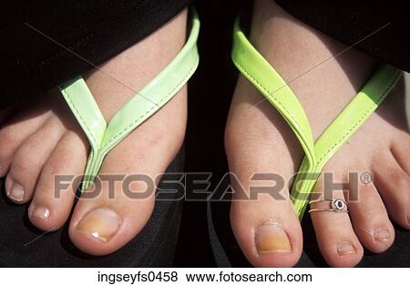 flip flops for large feet