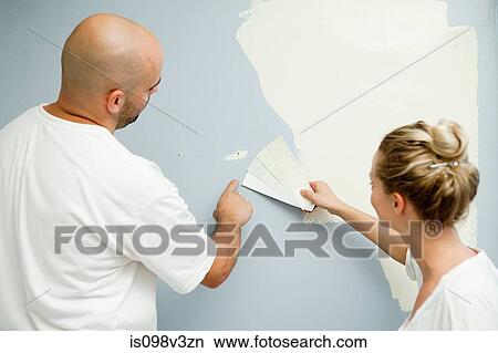 Picture - Couple painting wall. Fotosearch