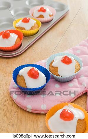Stock Image - Cupcakes. Fotosearch
