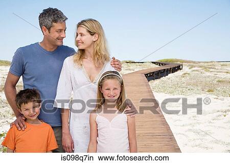 Picture - Family at the coast. Fotosearch