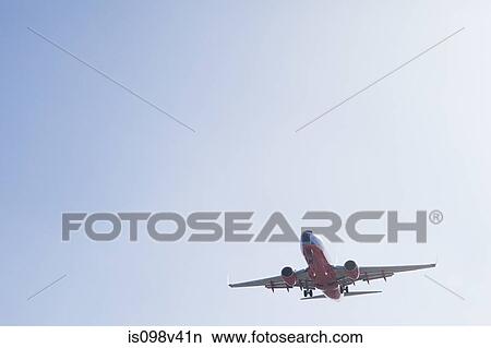 Picture - Plane landing at LAX, shot from Sepulveda, Los Angeles County, California, USA. Fotosearch
