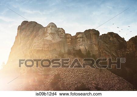 Picture - Sunlit view of Mount Rushmore, Keystone, South Dakota, USA. Fotosearch