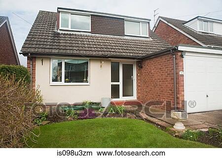 Picture - House and front garden. Fotosearch